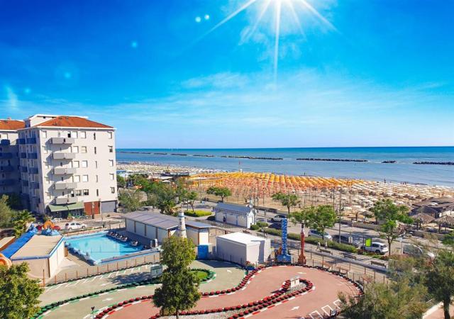 Pohled z budovy hotelu