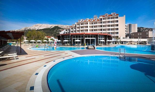 Venkovní bazény hotelu Valamar Sunny Corinthia