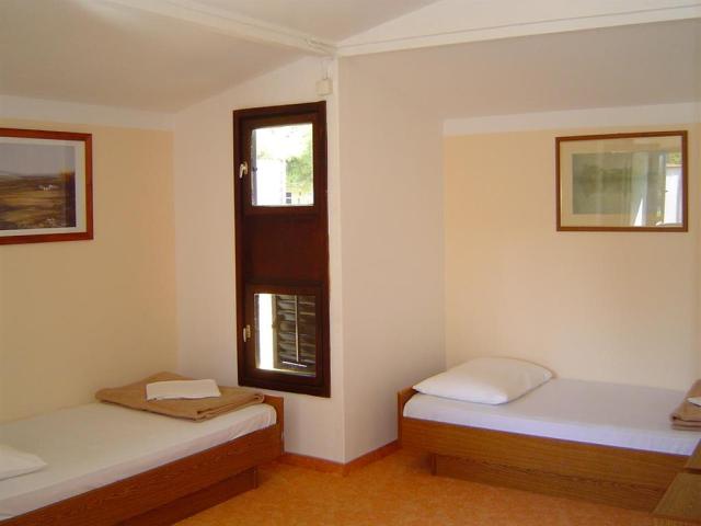 Bílé bungalovy