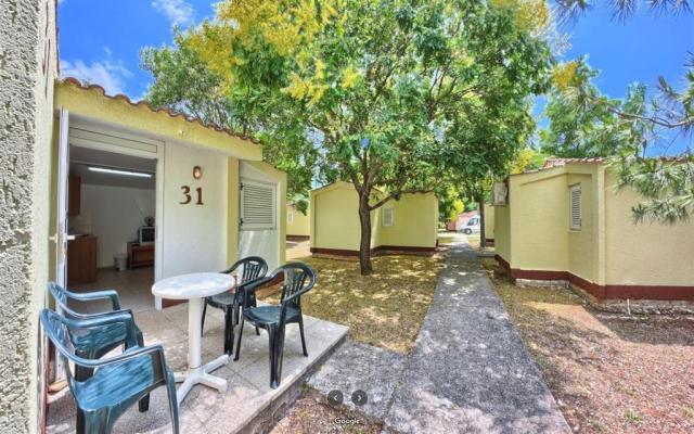 Žluté bungalovy (s klimatizací)