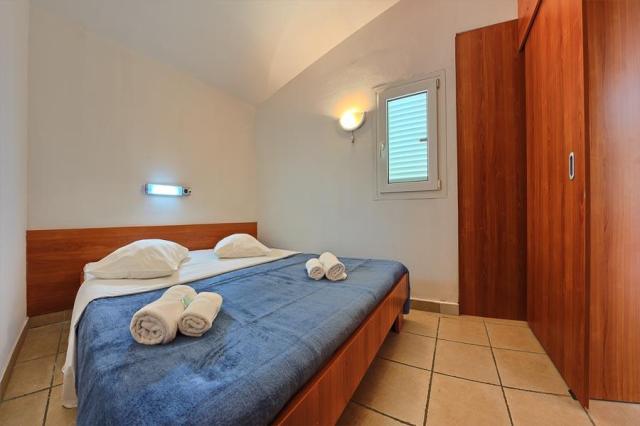 Žluté bungalovy (s klimatizací)