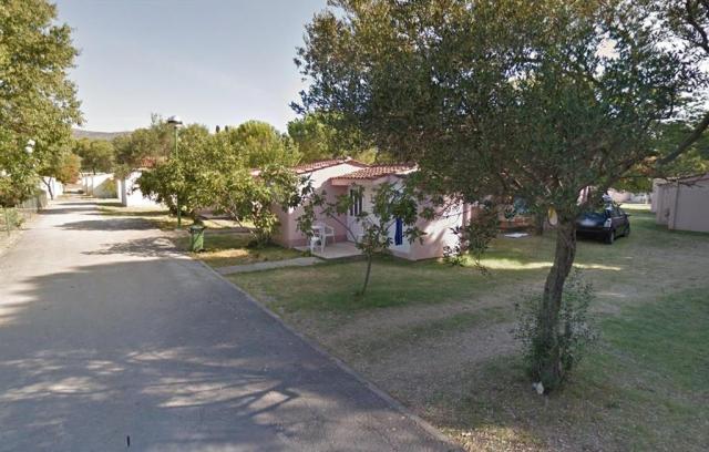 Růžové bungalovy