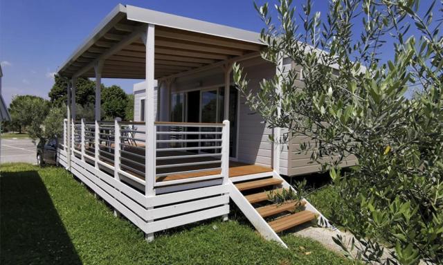 Mobilhome Deluxe se 3 oddělenými ložnicemi až pro 6 osob