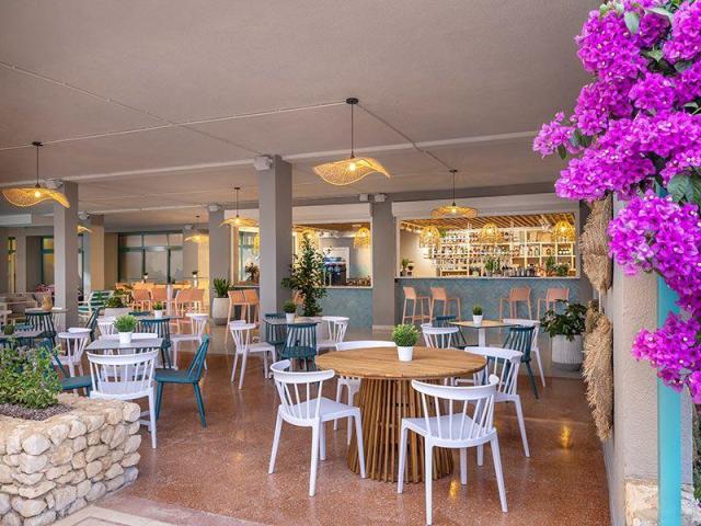 Sunny bar