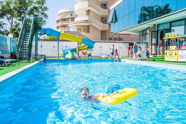 Bazén v hotelu Maxiy Milano Marittima***S