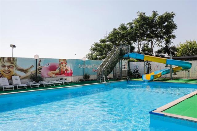 Bazén u hotelu Maxiy Milano Marittima***S, klienti ubytování v 