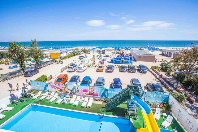 Bazén u hotelu Maxiy Milano Marittima***S, klienti ubytování v 