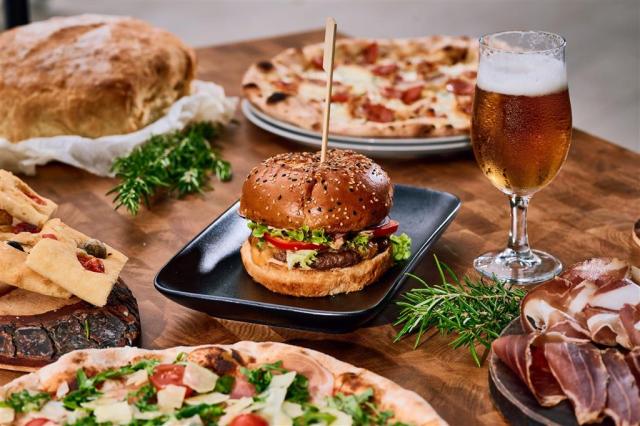 A la carte restaurace