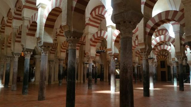 mosquecathedral-of-cordoba-gf63df2d8f_1920.jpg
