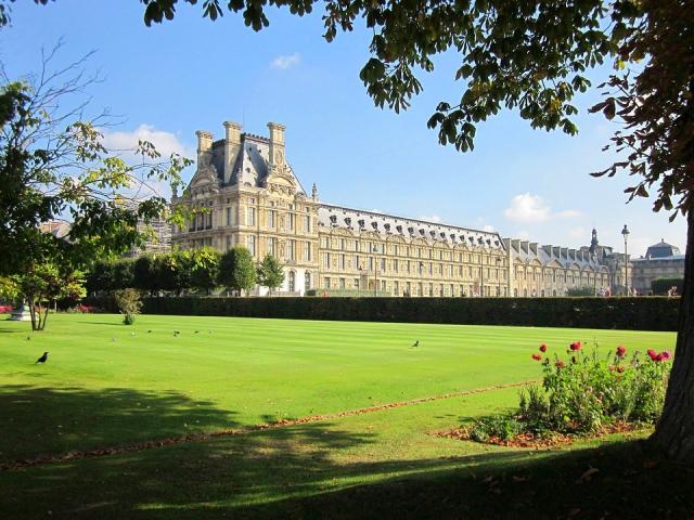 louvre-palace-1090031_960_720.jpg