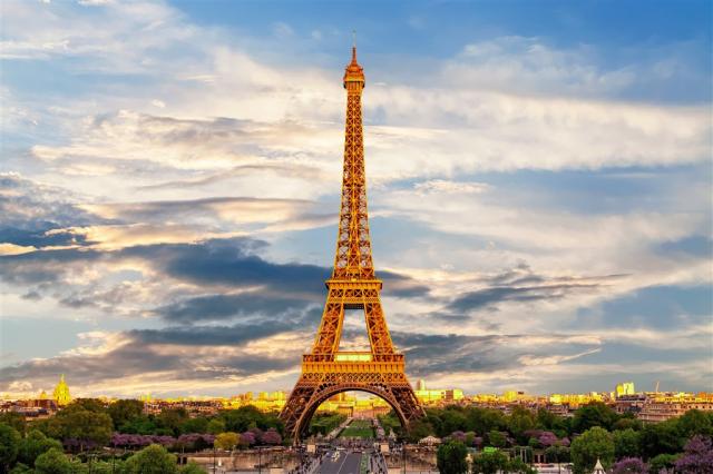 eiffel-tower-3349075.jpg