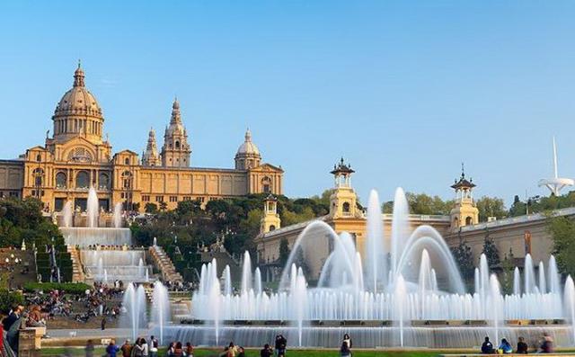Magic-fountain-barcelona-01.jpg