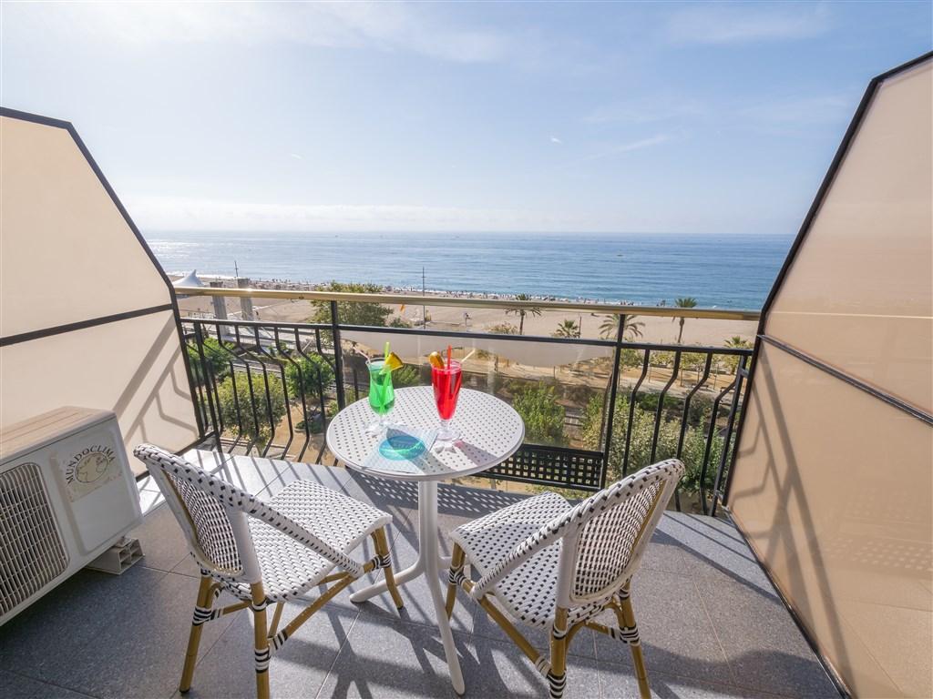 7_2_Seafront View Room.jpg