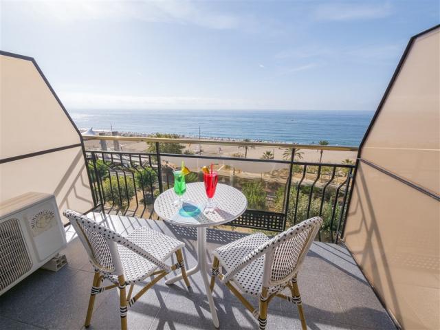 7_2_Seafront View Room.jpg
