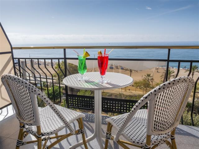 7_3_Seafront View Room.jpg