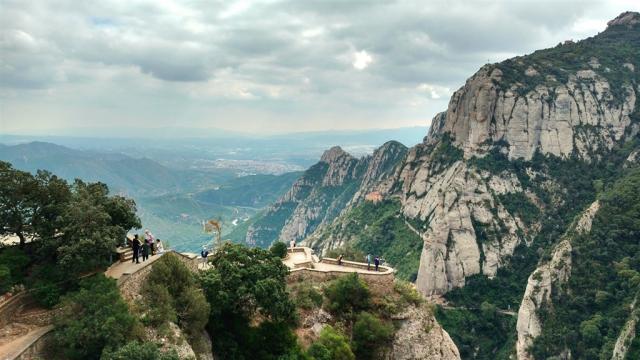 montserrat-4669648_1920.jpg