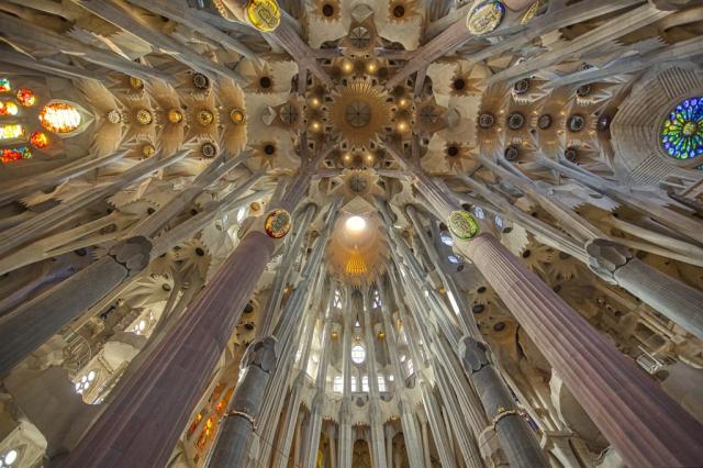 barcelona-3728250_1920.jpg