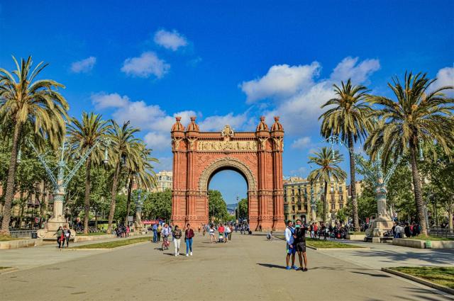 the-arc-de-triomf-4912302_1920.jpg