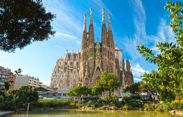 barcelona sagrada familia.jpg