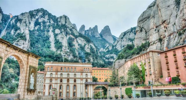 montserrat-1157566_1280.jpg