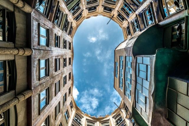 Barcelona Casa Mila 2.jpg