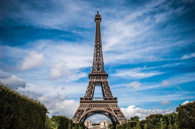 francie-paříž-eiffel-tower-975004_1920.jpg