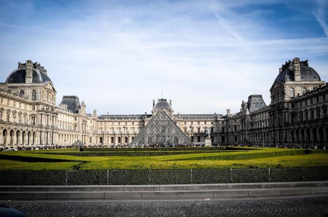 louvre-2386217_960_720.jpg