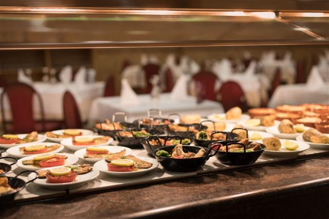 buffet_food_htop_royal-sun-suites_52630827814_o.jpg