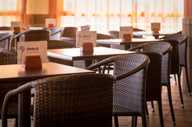 closeup-lounge-and-bar---htop-royal-sun-suites_52630061657_o.jp