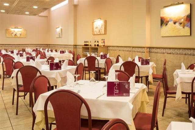 restaurant_hotel_htop_royal_sun_suites_52630577641_o.jpg