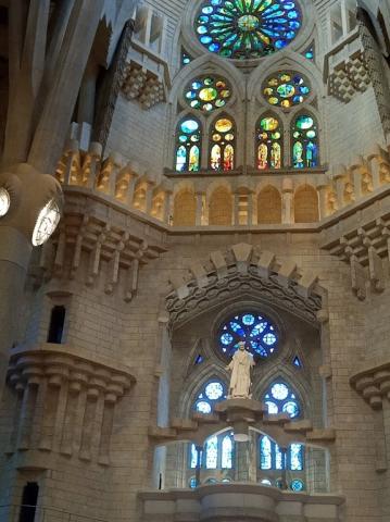 Barcelona Sagrada familia vnitrni l7.jpg