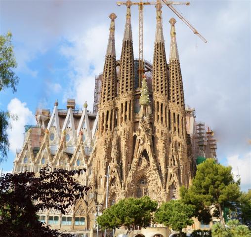 cathedral-235234_1920.jpg