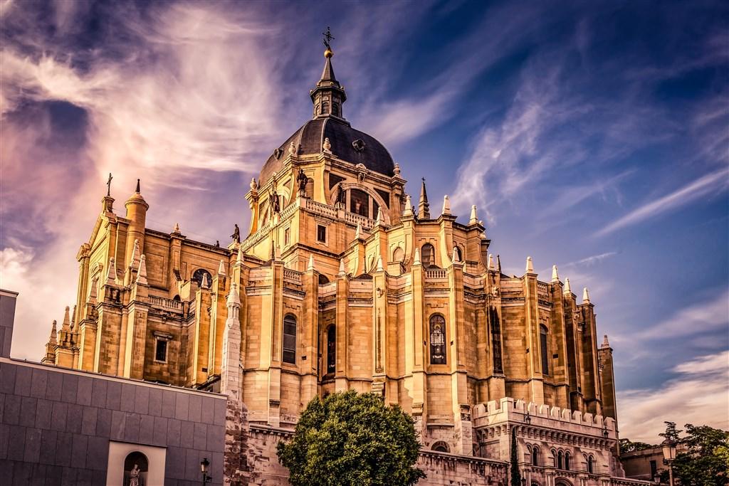 cathedral-3463324.jpg