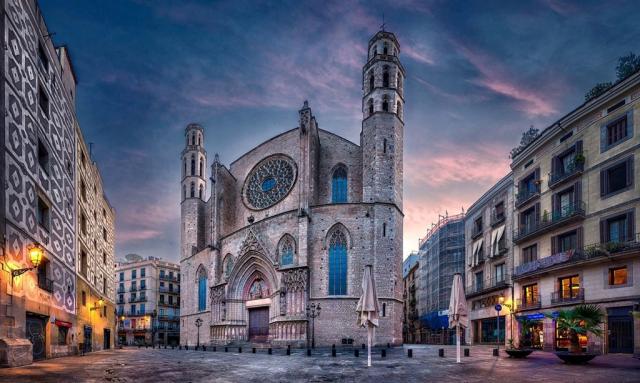 Barcelona church-8095416_1280.jpg