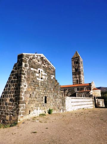 Sardinie Sta. Trinita di Saccargia 03