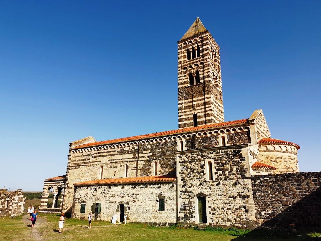 Sardinie Sta. Trinita di Saccargia 02