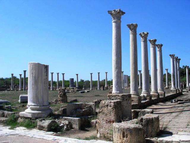Kypr Salamis 02