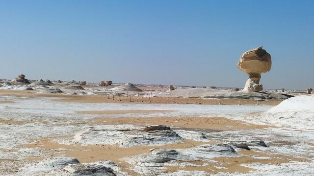 White Desert   Bílá poušť 01