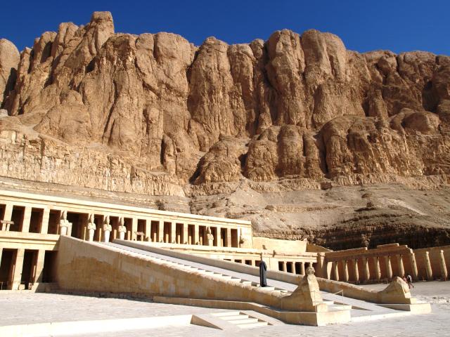 Deir el Bahri 01