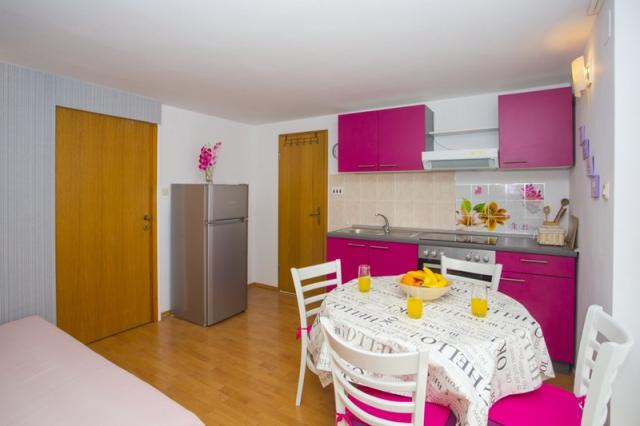 Radojka apartmány v Čaklje - APT Zlatni - Podgora -  - Chorvats