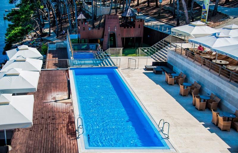 Božava Hotelový Komplex: Lavanda pavilon - bazén - Božava (ostr
