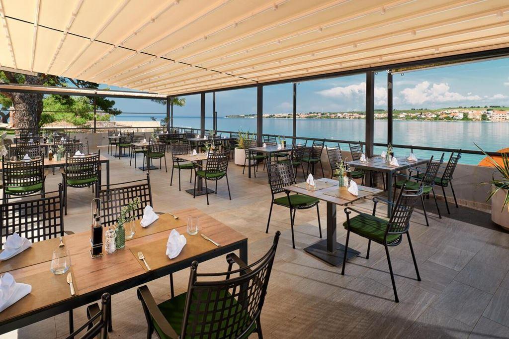 Pinija hotel - restaurace Lanterna - Petrčane - - Chorvatsko