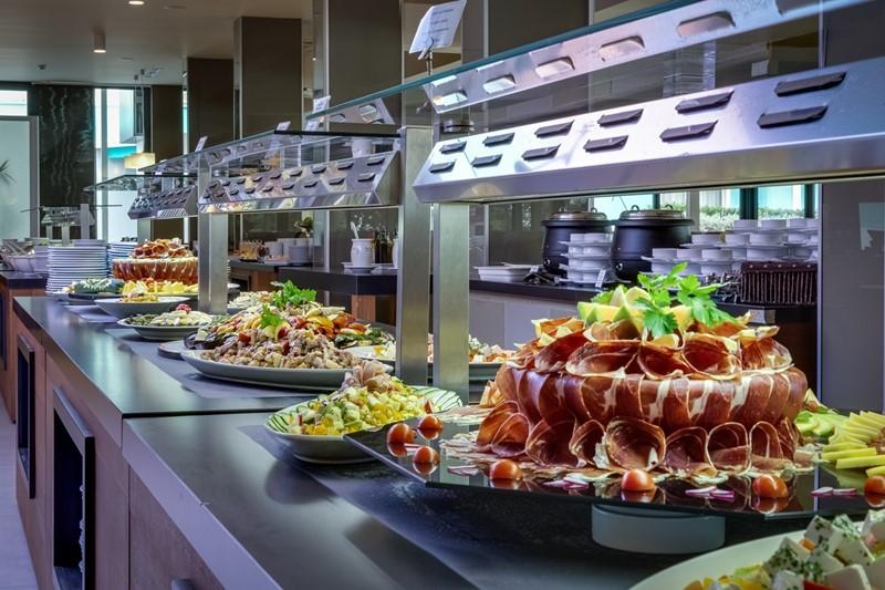 Pinija hotel - hotelový restaurant - Petrčane - - Chorvatsko