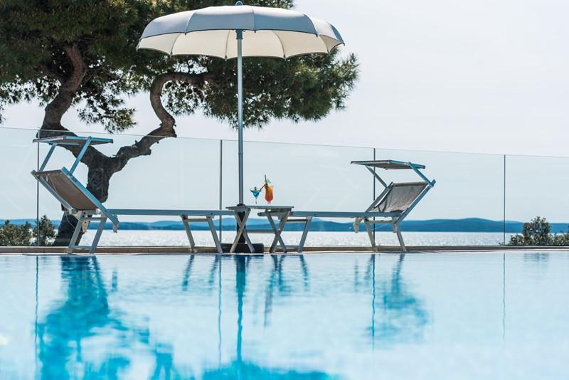 Pinija hotel - Petrčane - - Chorvatsko