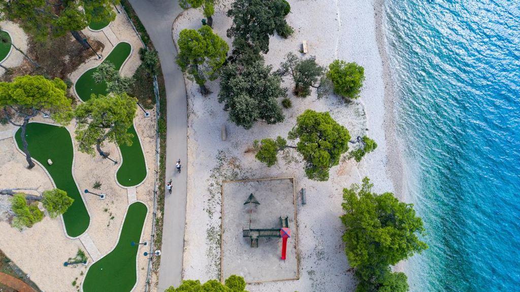 Pinija hotel - minigolf - Petrčane - - Chorvatsko