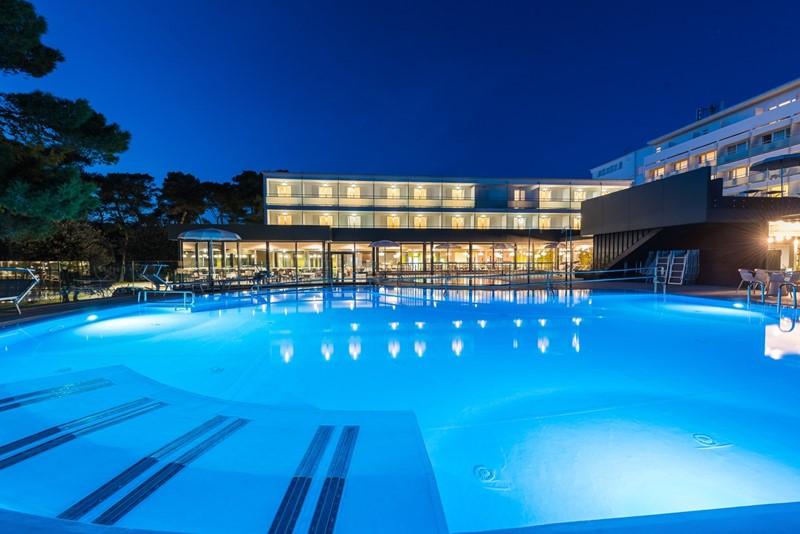 Pinija hotel - Petrčane - - Chorvatsko