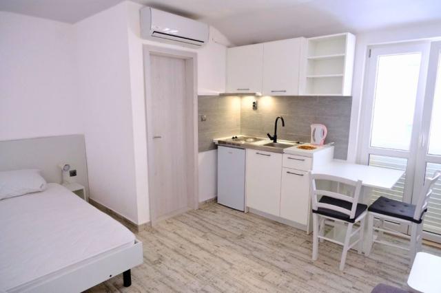 Dalmacija vila - studio pro 2-3 osoby, balkon park - Makarska -