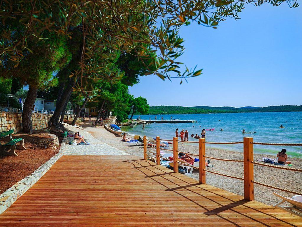 Miran hotel - Pirovac - - Chorvatsko