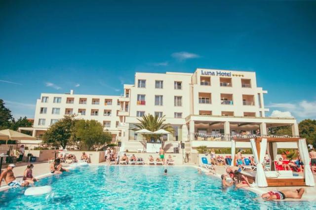 La Luna Island hotel - venkovní bazén - Jakišnica (ostrov Pag) 
