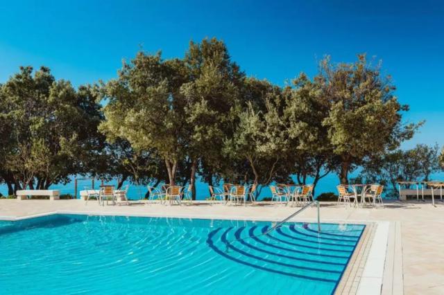 La Luna Island hotel - venkovní bazén - Jakišnica (ostrov Pag) 